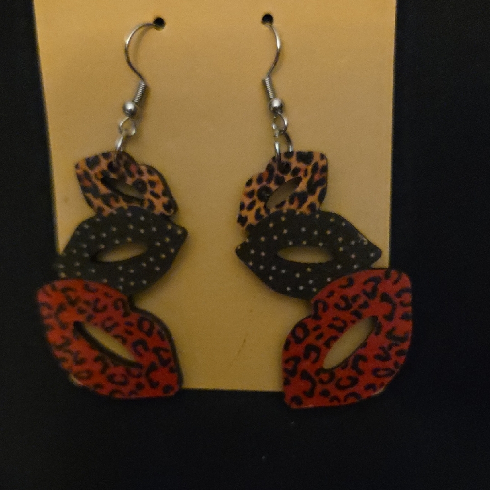 Wild Lip Pattern Earrings